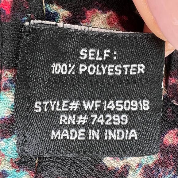 W118 by Walter Baker Black Long Sleeve V-Neckline Polyester Pocket Blouse Size M - Picture 6 of 6